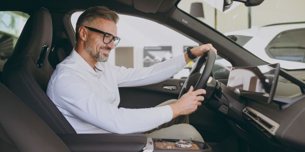 Czy warto kupi膰 samoch贸d elektryczny?