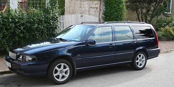 Dealer Volvo podpowiada - jak taniej kupi膰 auto